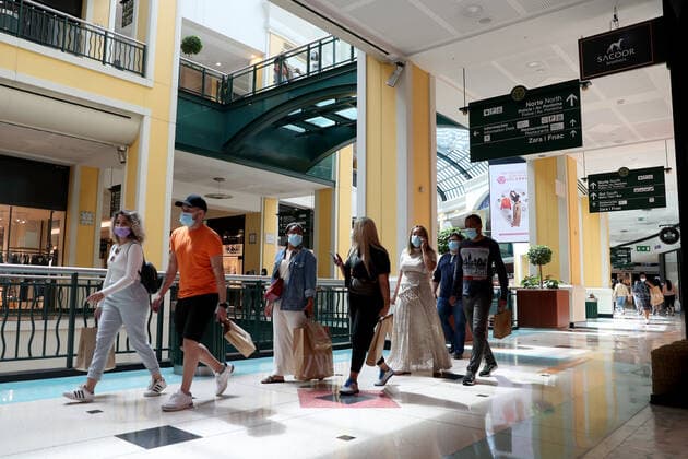 (210420) -- LISBON, April 20, 2021 -- People go shopping at the reopened Colombo shopping center in Lisbon, Portugal, on April 19, 2021. Portugal on Monday proceeded to the third stage of deconfinement, or easing of COVID-19 lockdown measures, with the gradual reopening of services and other activities in municipalities with a relatively low COVID-19 incidence rate. In most of the country, schools resumed in-person education and stores, shopping centers and restaurants reopened with occupancy restrictions and in-store health and safety measures. (Photo by Xinhua) PORTUGAL-LISBON-COVID-19-3RD PHASE UNLOCKING PedroxFiuza 
