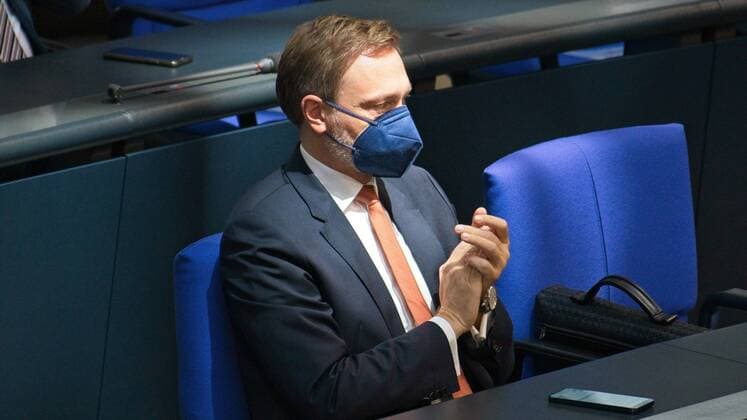 Berlin GER, Berlin, 21.04.21, Bevoelkerungsschutzgesetz, Infektionsschutzgesetz, Fragestunde BT - mit der Bundeskanzlerin Angela Merkel Christian Lindner - FDP, Beratung zum Bevoelkerungsschutzgesetz, Infektionsschutzgesetz - mit Angela Merkel - Bkin - Bundeskanzlerin - Befragung der Bundesregierung im Deutschen Bundestag, 21.04.2021, Copyright: xUwexKoch Eibner-Pressefotox EP_EER