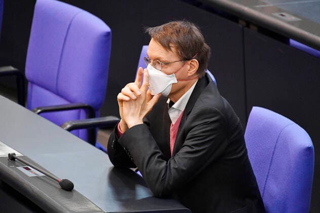 Karl Lauterbach in der 223. Sitzung des Deutschen Bundestages im Reichstagsgebäude. Berlin, 21.04.2021