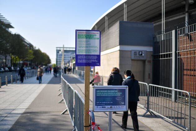 France: le stade de France transformé en vaccinodrome. The vaccination center of the Stade de France in Saint-Denis. 267306 2021-04-22 _sans_perso  Copyright: xL.Urmanx xStarfacex STAR_267306_007