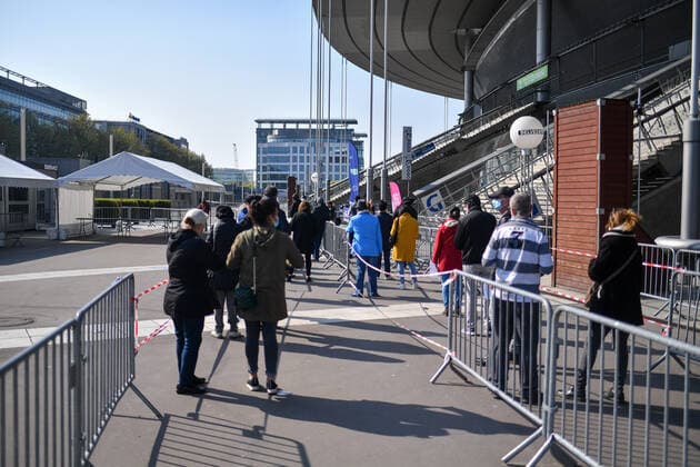 France: le stade de France transformé en vaccinodrome. The vaccination center of the Stade de France in Saint-Denis. 267306 2021-04-22 _sans_perso  Copyright: xL.Urmanx xStarfacex STAR_267306_009