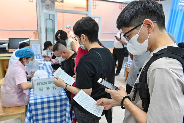 GUANGZHOU, CHINA - APRIL 22: Taiwan compatriots register personal information prior to receiving COVID-19 vaccines free of charge at a hospital on April 22, 2021 in Guangzhou, Guangdong Province of China.  Copyright: xVCGx CFP111326829022