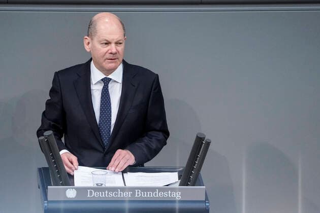 News Themen der Woche KW16 225. Bundestagssitzung und Debatte in Berlin Aktuell, 23.04.2021, Berlin, Olaf Scholz der Bundesminister der Finanzen im Portrait bei seiner Rede zum Thema Beschluss Art. 115 II GG, Nachtragshaushalt bei der 225. Sitzung des Deutschen Bundestag in Berlin Berlin Berlin Deutschland