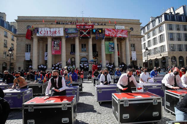 Manifestation des intermittents du spectacle devant le theatre de l Odeon occupe a Paris NEWS : Manifestation devant le theatre de l Odeon occupe - Paris - 23 04 2021 MichaelBaucher Panoramic 