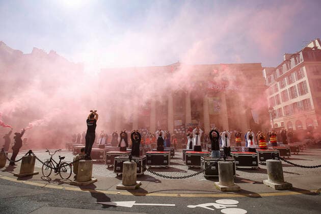 Manifestation des intermittents du spectacle devant le theatre de l Odeon occupe a Paris NEWS : Manifestation devant le theatre de l Odeon occupe - Paris - 23 04 2021 MichaelBaucher Panoramic 