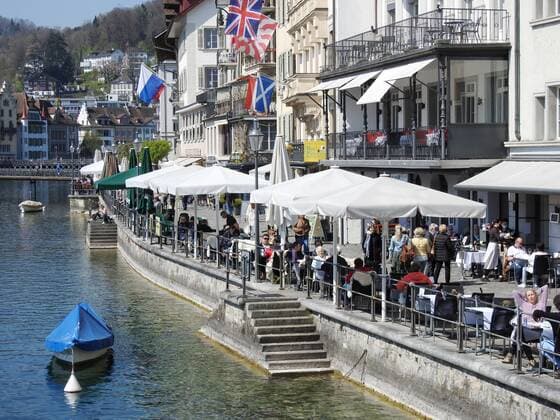 Foto Manuel Geisser 23.04.2021 Corona Pandemie.Bild : Restaurants mit Aussenbereich koennen wieder Gaeste bewirten. Stadt Luzern
