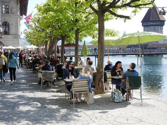 Foto Manuel Geisser 23.04.2021 Corona Pandemie.Bild : Restaurants mit Aussenbereich koennen wieder Gaeste bewirten. Stadt Luzern