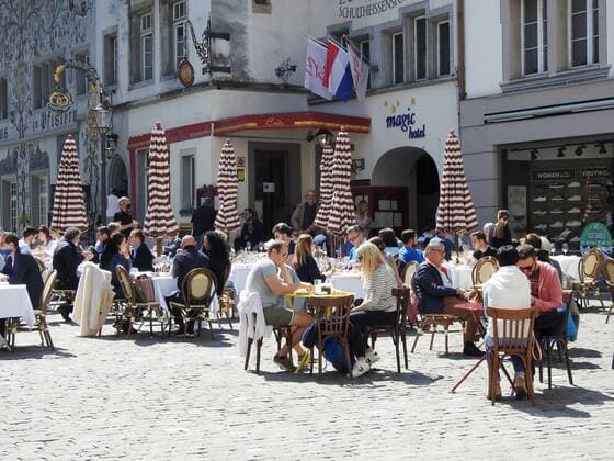 Foto Manuel Geisser 23.04.2021 Corona Pandemie.Bild : Restaurants mit Aussenbereich koennen wieder Gaeste bewirten. Stadt Luzern
