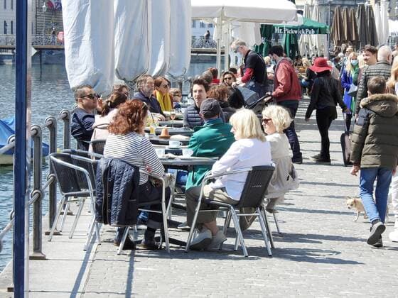 Foto Manuel Geisser 23.04.2021 Corona Pandemie.Bild : Restaurants mit Aussenbereich koennen wieder Gaeste bewirten. Stadt Luzern