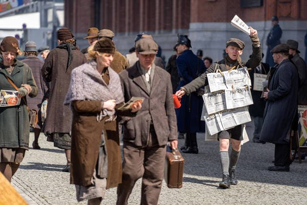 Bilder des Jahres 2021, Entertainment 04 April Entertainment Themen der Woche KW16 Entertainment Bilder des Tages 23.04.2021,Berlin,Deutschland,GER,Babylon Berlin.Dreharbeiten für 4. Staffel vor dem Roten Rathaus. *** 23 04 2021,Berlin,Germany,GER,Babylon Berlin shooting for 4 season in front of Rotes Rathaus