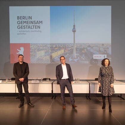 23.04.2021,Berlin,Deutschland,GER,Bilanzpressekonferenz.Berlin gemeinsam gestalten Solidarisch, nachhaltig, weltoffen für Berlin.Klaus Lederer,Michael Müller,Ramona Pop.