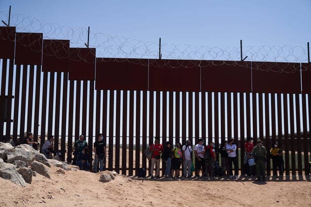 April 23, 2021, Yuma, Arizona, USA: Asylum seeking migrants surrender to United States Border Patrol at the US Border Wall with Mexico in Yuma, AZ. Yuma USA - ZUMAd211 20210423_zap_d211_008 Copyright: xAllisonxDinnerx