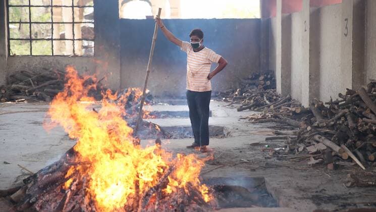JAIPUR, INDIA - APRIl 23: Covid 19 victims being cremated at Adarsh Nagar Cremation Ground, on April 23, 2021 in Jaipur, India. (Photo by Himanshu Vyas Hindustan Times) Covid Death Toll Continues To Rise In India