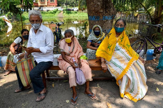 Vaccine crisis in Kolkata People are waiting outside on a vaccination centre due to shortage of covid vaccine amid surge cases of Corona virus (Covid-19) in Kolkata. Kolkata West Bengal India Copyright: SudiptaxDas