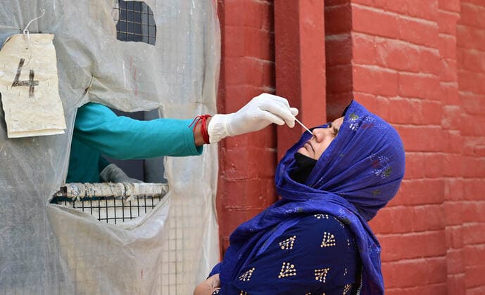 April 24, 2021, Prayagraj, Uttar Pradesh, India: Prayagraj: A medics collect swab sample for RTPCR test during a weekend lockdown imposed by the government as a preventive measure against the Covid-19 coronavirus, in Prayagraj on Saturday, April 24, 2021. Prayagraj India - ZUMAv115 20210424_zap_v115_015 Copyright: xPrabhatxKumarxVermax