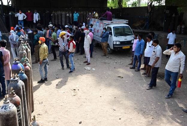 April 24, 2021, Prayagraj, Uttar Pradesh, India: Prayagraj: Family members in queue to refill medical oxygen cylinders for Covid-19 coronavirus patients at an oxygen refile station in Prayagraj on Saturday, April 24, 2021. Prayagraj India - ZUMAv115 20210424_zap_v115_040 Copyright: xPrabhatxKumarxVermax