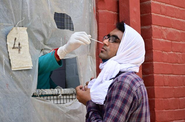 April 24, 2021, Prayagraj, Uttar Pradesh, India: Prayagraj: A medics collect swab sample for RTPCR test during a weekend lockdown imposed by the government as a preventive measure against the Covid-19 coronavirus, in Prayagraj on Saturday, April 24, 2021. Prayagraj India - ZUMAv115 20210424_zap_v115_042 Copyright: xPrabhatxKumarxVermax