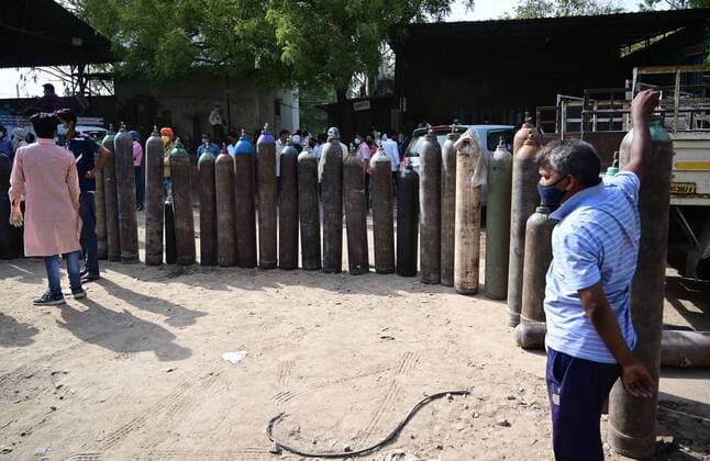 April 24, 2021, Prayagraj, Uttar Pradesh, India: Prayagraj: Family members in queue to refill medical oxygen cylinders for Covid-19 coronavirus patients at an oxygen refile station in Prayagraj on Saturday, April 24, 2021. Prayagraj India - ZUMAv115 20210424_zap_v115_045 Copyright: xPrabhatxKumarxVermax