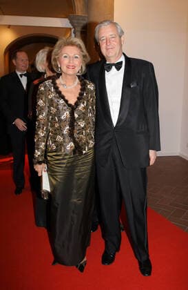 Galadinner Juedisches Museum 20.11.2004 Annette Graefin von Rantzau (DRK) + Mann Heinrich Graf von Rantzau beim Galadinner und der Verleihung des Preis fuer Verstaendigung und Toleranz, Juedisches Museum, Lindenstrasse 9-14, Berlin - 20.11.2004 - *** Gala Dinner Jewish Museum 20 11 2004 Annette Graefin von Rantzau DRK husband Heinrich Graf von Rantzau at the Gala Dinner and the Award for Understanding and Tolerance, Jewish Museum, Lindenstrasse 9 14, Berlin 20 11 2004