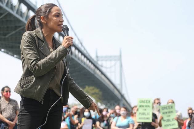 Berühmte Feministinnen, Alexandria Ocasio-Cortez News Bilder des Tages April 24, 2021, New York, NY, USA: April 24, 2021: US Congresswoman Alexandria Ocasio-Cortez gave a speech in Astoria Park, Queens on the Green New Deal. New York USA - ZUMAh16_ 20210424_zaf_h16_039 Copyright: xDanxHerrickx