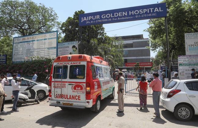 April 24, 2021, New Delhi, India: An ambulance entering Jaipur Golden hospital where at least 25 Covid-19 patient passed away while in ICU the previous night due to shortage of medical oxygen..According to data released by the Union Health Ministry, 346,786 new Covid-19 cases and 2,624 deaths were reported in the last 24 hours. The country has so far reported 189,544 deaths. New Delhi India - ZUMAs197 20210424_zaa_s197_258 Copyright: xNaveenxSharmax