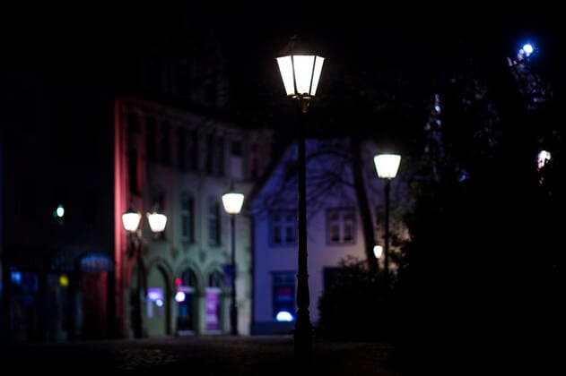 Coronavirus - Ausgangssperre in Herford Menschenleere Straßen waren ab 22 Uhr die Regel in der Stadt Herford in der Nacht. Foto: Kirchner-Media Wedel Herford Nordrhein-Westfalen Deutschland Copyright: xKirchner-Media Wedelx