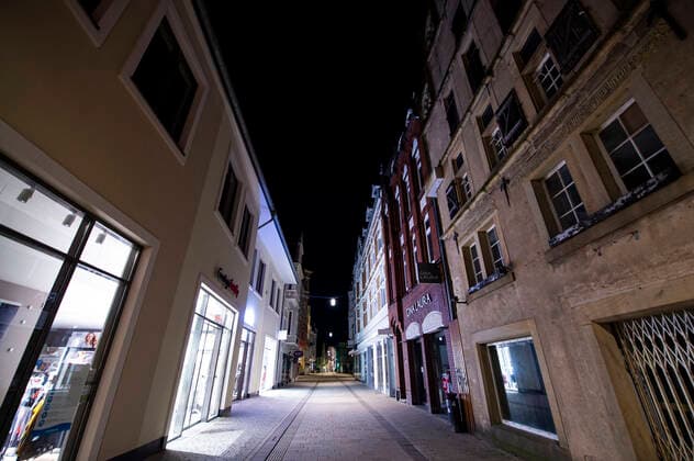 Coronavirus - Ausgangssperre in Herford Menschenleere Straßen waren ab 22 Uhr die Regel in der Stadt Herford in der Nacht. Foto: Kirchner-Media Wedel Herford Nordrhein-Westfalen Deutschland Copyright: xKirchner-Media Wedelx