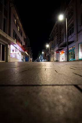 Coronavirus - Ausgangssperre in Bünde Die Straßen in der Innenstadt von Bünde sind mit Beginn des Bundes-Notstandes menschenleer. Foto: Kirchner-Media Wedel Bünde Nordrhein-Westfalen Deutschland Copyright: xKirchner-Media Wedelx
