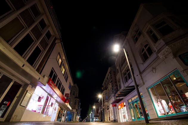 Coronavirus - Ausgangssperre in Bünde Die Straßen in der Innenstadt von Bünde sind mit Beginn des Bundes-Notstandes menschenleer. Foto: Kirchner-Media Wedel Bünde Nordrhein-Westfalen Deutschland Copyright: xKirchner-Media Wedelx