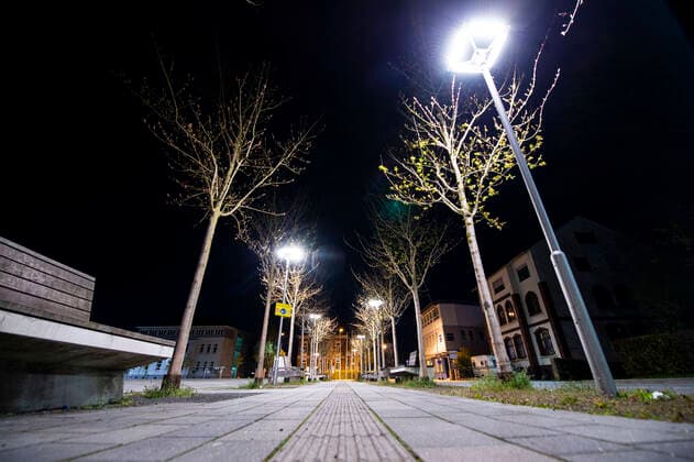 Coronavirus - Ausgangssperre in Bünde Die Straßen in der Innenstadt von Bünde sind mit Beginn des Bundes-Notstandes menschenleer. Foto: Kirchner-Media Wedel Bünde Nordrhein-Westfalen Deutschland Copyright: xKirchner-Media Wedelx