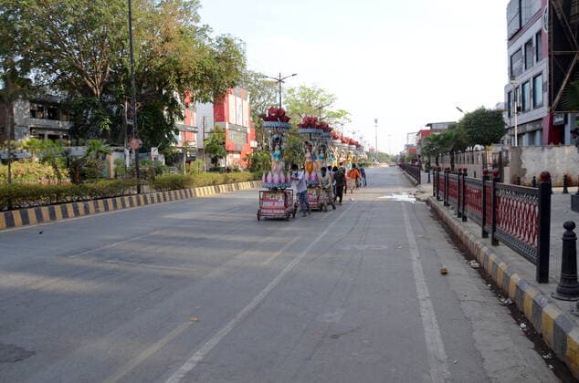 April 25, 2021, Prayagraj, Uttar Pradesh, India: Prayagraj: labours carry decorative road light for marriage purpose during government imposed weekend lockdown in wake of spread of CORONA virus in Prayagraj on Sunday, April 25, 2021. Prayagraj India - ZUMAv115 20210425_zap_v115_015 Copyright: xPrabhatxKumarxVermax