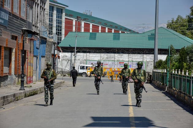 April 25, 2021, Kashmir, Jammu & Kashmir, India: Paramilitary troopers walk through a closed market during the imposed curfew..Amid the second wave of the pandemic sweeping across the India, Authorities in Kashmir imposed a 34-hour curfew on Saturday. The curfew which was imposed at 8 pm on Saturday will remain effective till 6 am on Monday. Meanwhile, India s coronavirus cases and deaths hit a new record with 3.49 lakh fresh infections, taking the case load to 1.69 crore, 2,767 people died in the last 24 hours. Kashmir India - ZUMAs197 20210425_zaa_s197_016 Copyright: xSaqibxMajeedx