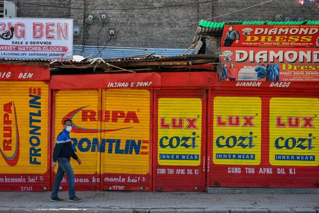 April 25, 2021, Kashmir, Jammu & Kashmir, India: A man wearing a facemask as a precaution against the spread of covid-19 walks through a closed market during the imposed curfew..Amid the second wave of the pandemic sweeping across the India, Authorities in Kashmir imposed a 34-hour curfew on Saturday. The curfew which was imposed at 8 pm on Saturday will remain effective till 6 am on Monday. Meanwhile, India s coronavirus cases and deaths hit a new record with 3.49 lakh fresh infections, taking the case load to 1.69 crore, 2,767 people died in the last 24 hours. Kashmir India - ZUMAs197 20210425_zaa_s197_023 Copyright: xSaqibxMajeedx