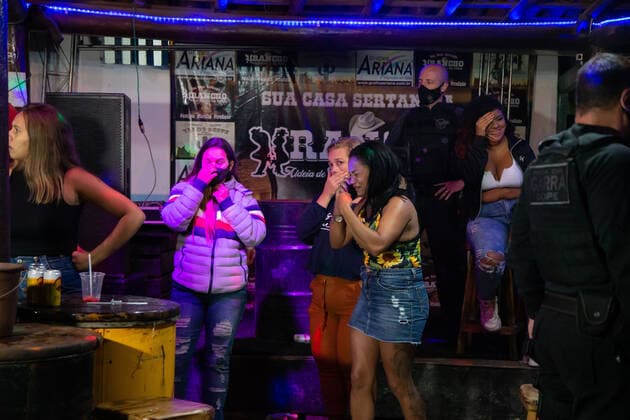 April 25, 2021, Sao Paulo, Sao Paulo, Brazil: Police officers dispersed an illegal and clandestine party in Carapicuiba (Sao Paulo) in the early hours of Sunday, 25. About 120 people were in place, most without a face shield, drinking and smoking hookah, disregarding the health conditions and failing to comply with the quarantine against Covid-19. Sao Paulo Brazil - ZUMAl146 20210425_zaf_l146_008 Copyright: xPauloxLopesx
