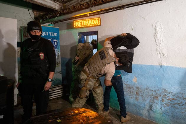 April 25, 2021, Sao Paulo, Sao Paulo, Brazil: Police officers dispersed an illegal and clandestine party in Carapicuiba (Sao Paulo) in the early hours of Sunday, 25. About 120 people were in place, most without a face shield, drinking and smoking hookah, disregarding the health conditions and failing to comply with the quarantine against Covid-19. Sao Paulo Brazil - ZUMAl146 20210425_zaf_l146_013 Copyright: xPauloxLopesx
