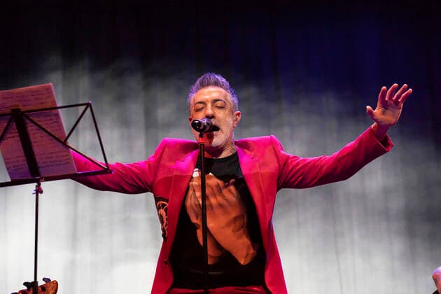 April 25, 2021, Madrid, Spain: The singer Jose Molinero, known as J. Molly from the heavy metal band Hamlet, seen performing at the Munos Seca theater in Madrid. Madrid Spain - ZUMAs197 20210425_zaa_s197_026 Copyright: xOscarxFuentesx