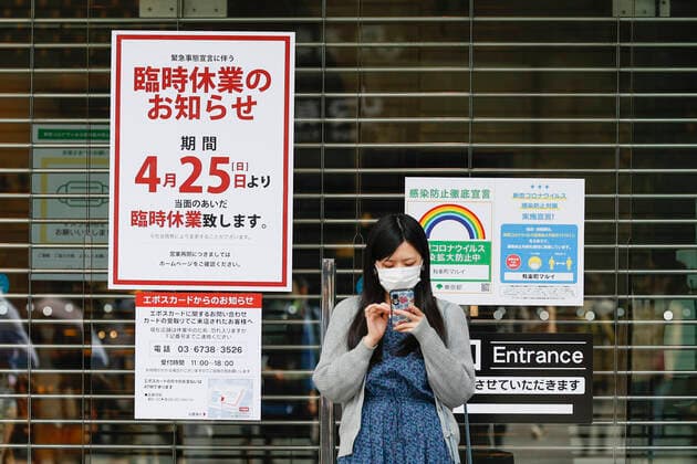 April 25, 2021, Tokyo, Japan: A store displays a signboard saying we closed from April 25th in Tokyo. The third state of emergency started today, April 25 through May 11, in Tokyo, Osaka, Kyoto, and Hyogo to curb infections of coronavirus cases. Tokyo Japan - ZUMAm191 20210425_zap_m191_034 Copyright: xRodrigoxReyesxMarinx