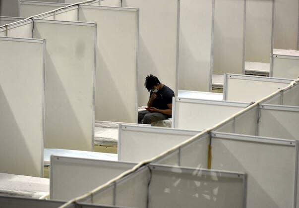 NEW DELHI, INDIA ? APRIL 25: Patients at temporary Covid Care Centre at Commonwealth Games (CWG) Village near Akshardham Temple, on April 25, 2021 in New Delhi, India. (Photo by Sonu Mehta Hindustan Times ) Covid-19 Care Centres In Delhi-NCR