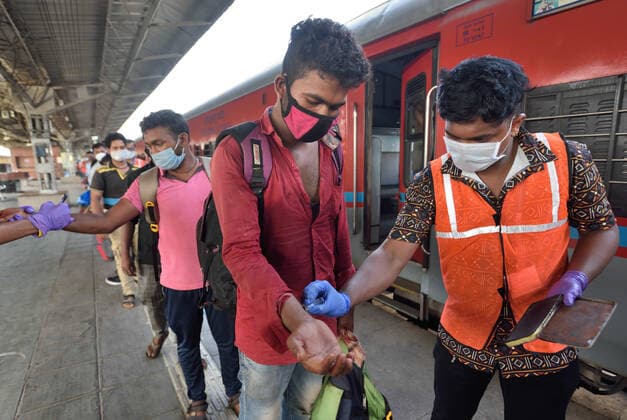MUMBAI, INDIA ? APRIL 25: BMC helth workers are seen marking quarantine stamp on the travelers hand who travel from kerala to Mumbai at lokmanya tilak terminus after increase covid-19 patients, on April 25, 2021 in Mumbai, India. (Photo by Satish Bate Hindustan Times ) Daily Life Amid Coronavirus Pandemic In India
