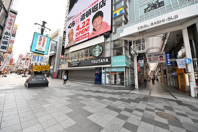 Almost no pedestrians are seen walking in Dotonbori shopping quarters in Osaka, Japan on Sunday, April 25, 2021. Tokyo, Osaka, Kyoto and Hyogo prefectures entered a new state of emergency for COVID-19 on April 25 through May 11.  TKP2021042503 KEIZOxMORI