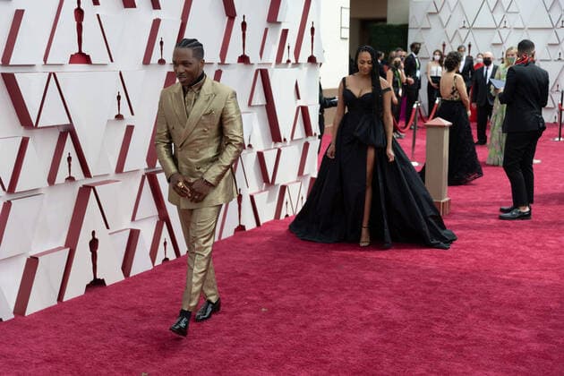 OscarÂ® nominee Leslie Odom, Jr. arrives on the red carpet of The 93rd OscarsÂ® at Union Station in Los Angeles, CA on Sunday, April 25, 2021. Los Angeles CA USA  Copyright: xMattxSaylesx 34135570THA