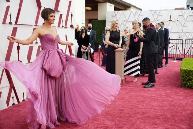Halle Berry arrives on the red carpet of The 93rd OscarsÂ® at Union Station in Los Angeles, CA on Sunday, April 25, 2021. Los Angeles CA USA  Copyright: xMattxSaylesx 34135631THA