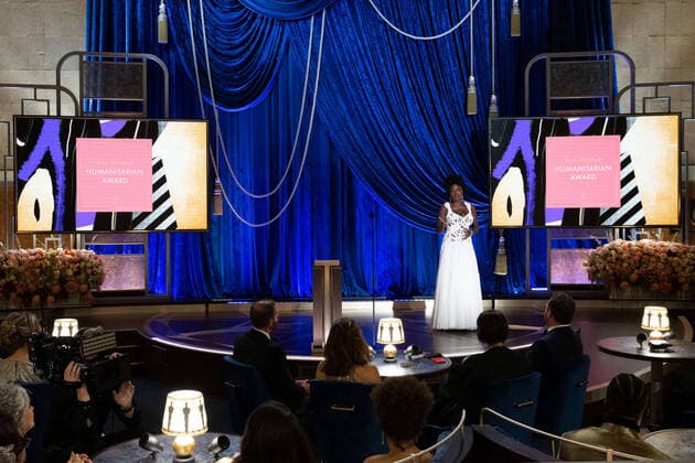Viola Davis presents the Gene Hersholt Humanitarian Award during the live ABC Telecast of The 93rd Oscars at Union Station in Los Angeles, CA on Sunday, April 25, 2021. Los Angeles CA USA  Copyright: xToddxWawrychukx 34135951THA
