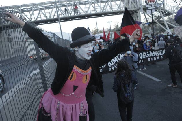 Santiago, April 26, 2021 This morning members of the Dignity Movement are demonstrating outside the San Ramon Metro station, where they are demanding a universal basic income of 600,000 until the health crisis ends Cristobal Saavedra Aton Chile, Aton 504865  Copyright: CRISTOBALxSAAVEDRA ATONxCHILE