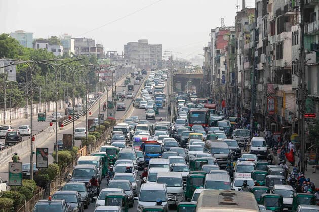 April 26, 2021, Dhaka, Bangladesh: The number of private vehicles, rickshaws and auto-rickshaws saw a significant rise on Dhaka roads as the government allowed to reopen shops and shopping malls on a limited scale during the nationwide lockdown to curb the spread of coronavirus (COVID-19) in Dhaka, Bangladesh, April 26, 2021. Dhaka Bangladesh - ZUMAd117 20210426_zap_d117_001 Copyright: xSuvraxKantixDasx