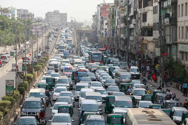 April 26, 2021, Dhaka, Bangladesh: The number of private vehicles, rickshaws and auto-rickshaws saw a significant rise on Dhaka roads as the government allowed to reopen shops and shopping malls on a limited scale during the nationwide lockdown to curb the spread of coronavirus (COVID-19) in Dhaka, Bangladesh, April 26, 2021. Dhaka Bangladesh - ZUMAd117 20210426_zap_d117_003 Copyright: xSuvraxKantixDasx