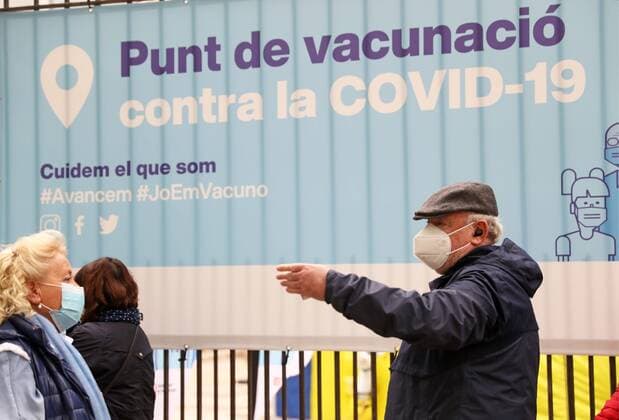 April 26, 2021, Barcelona, Catalonia, Spain Massive vaccination pilot test at the Fira de Barcelona, where 1,000 people have been vaccinated against  JoanxValls