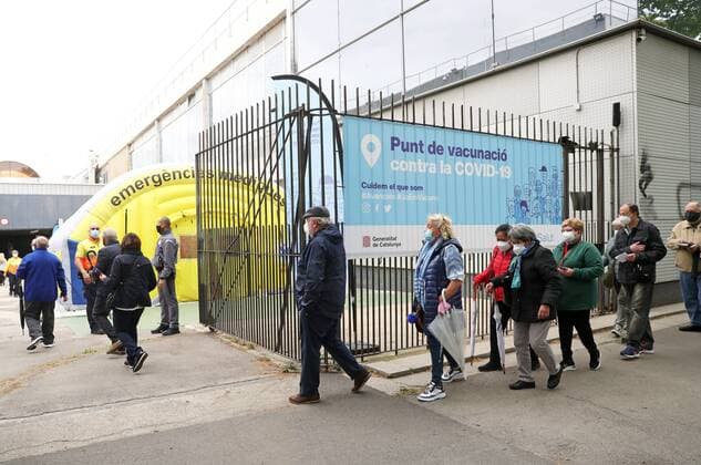 April 26, 2021, Barcelona, Catalonia, Spain Massive vaccination pilot test at the Fira de Barcelona, where 1,000 people have been vaccinated against  JoanxValls