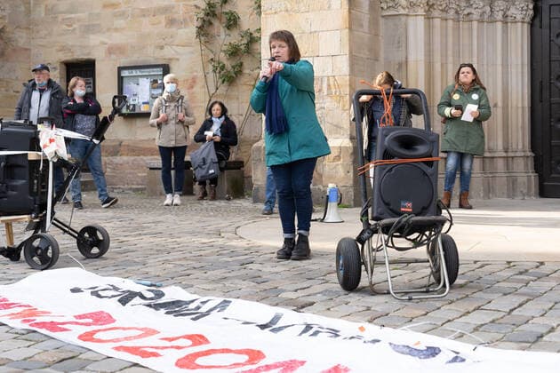 Osnabrueck, Deutschland 26. April 2021: Querdenker veranstalten weitere Montagsdemonstration in Osnabrueck Am heutigen Montag fand in Osnabrück eine Demo der Querdenker statt. Niedersachsen Copyright: xFotostandx xAndrexHavergox