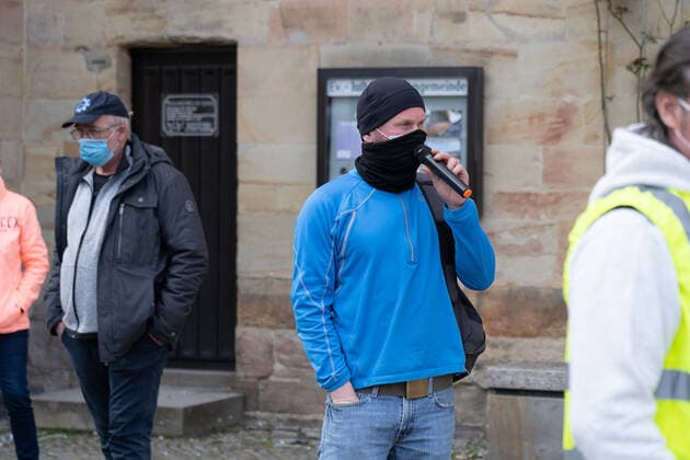 Osnabrueck, Deutschland 26. April 2021: Querdenker veranstalten weitere Montagsdemonstration in Osnabrueck Am heutigen Montag fand in Osnabrück eine Demo der Querdenker statt. Niedersachsen Copyright: xFotostandx xAndrexHavergox